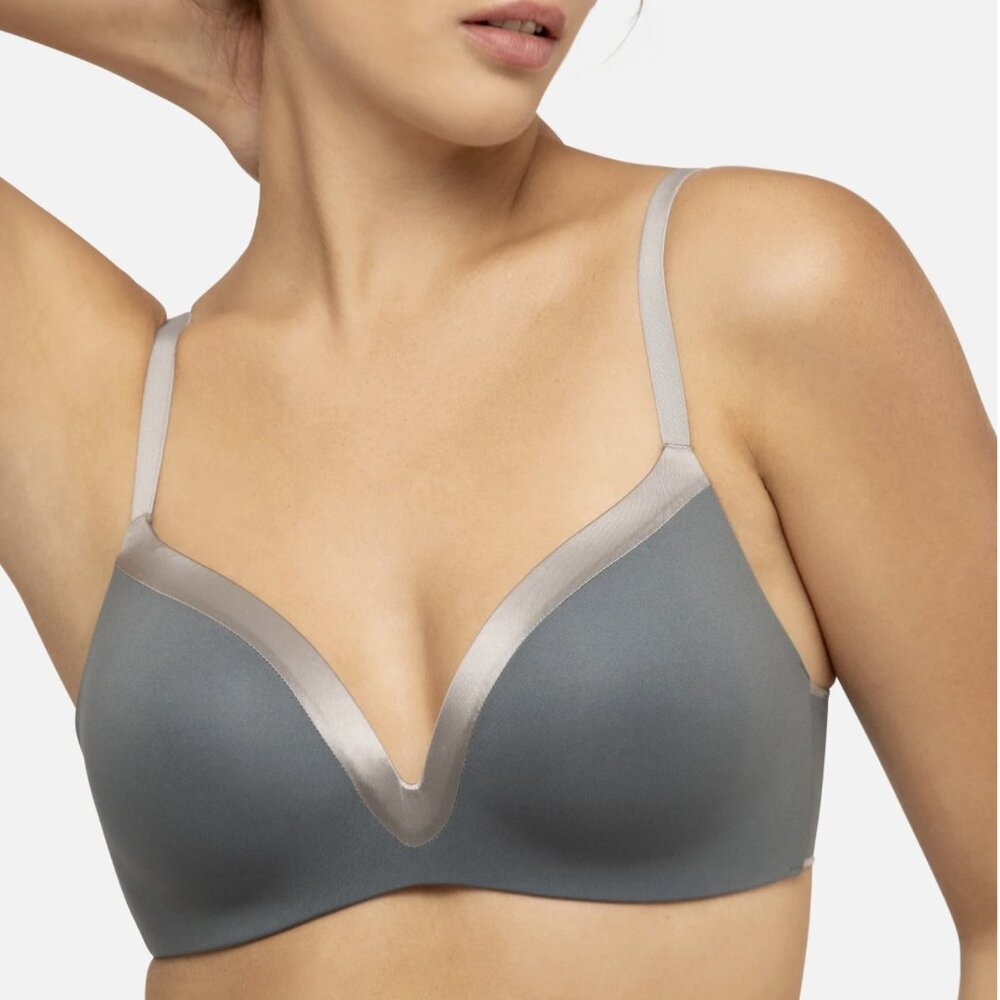 NWT Underoutfit The Satin Grace 3D molded Bra Size Large Stormy Weather Gray